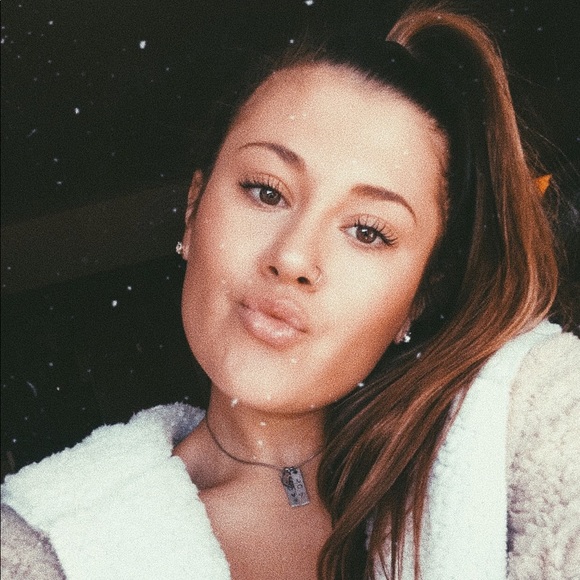 Meet your Posher, Gabby - Picture 1 of 1